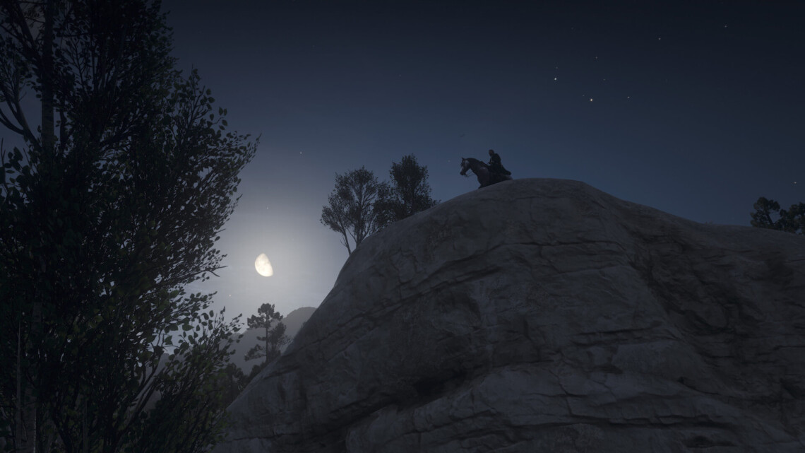 Arthur Morgan at the edge of a cliff on a gray horse, shot from below. It's a clear night. To the left of the image, a half moon is out.